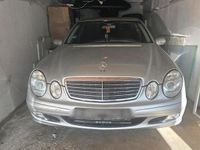 Gebraucht Mercedes E220 150 PS (110 kW) 2002 Silber Limousine