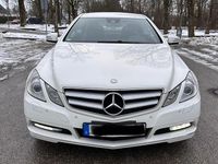 Gebraucht Mercedes E220 170 PS (125 kW) 2012 Calcitweiss  unilack Coupé