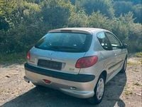Gebraucht Peugeot 206 60 PS (44 kW) 2004 Silber Kleinwagen