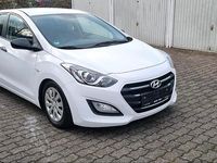 Gebraucht Hyundai i30 90 PS (66 kW) 2015 Weiß Limousine