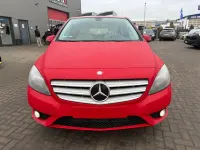 Gebraucht Mercedes B180 122 PS (89 kW) 2014 Rot Kleinwagen