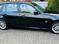 Gebraucht BMW 320 183 PS (134 kW) 2011 Schwarz Kombi