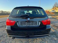 Gebraucht BMW 318 143 PS (105 kW) 2012 Schwarz Kombi
