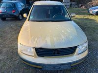 Gebraucht VW Passat 100 PS (73 kW) 1998 Gold Limousine