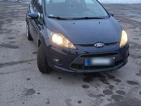Gebraucht Ford Fiesta 97 PS (71 kW) 2012 Blau Kleinwagen