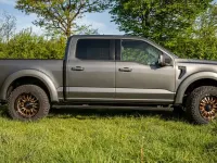 Używany Ford V8 Lariat 405 KM (297 kW) 2022 Szary SUV
