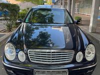 Gebraucht Mercedes E200 163 PS (119 kW) 2004 Blau Limousine