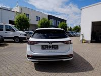 Gebraucht VW Passat Elegance 150 PS (110 kW) 2024 Weiß Kombi