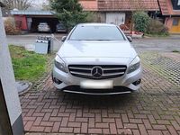 Gebraucht Mercedes A180 122 PS (89 kW) 2014 Silber Kleinwagen