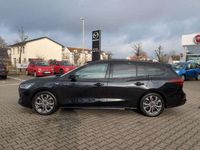 Gebraucht Ford Focus ST-Line 125 PS (91 kW) 2023 Agate black metallic Kombi