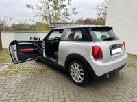Gebraucht Mini Cooper 136 PS (100 kW) 2019 Weiß Kleinwagen