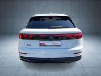 Gebraucht Audi Q8 S-Line 286 PS (210 kW) 2024 Gletscherweiß metallic SUV