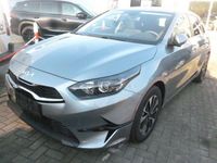 Neu Kia Ceed 140 PS (102 kW) 2026 Silber Kleinwagen