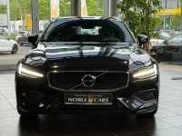 Gebraucht Volvo V60 Momentum 197 PS (144 kW) 2021 Onyx black / metallic Kombi
