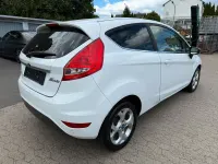 Gebraucht Ford Fiesta Titanium 95 PS (69 kW) 2012 Weiß Kleinwagen
