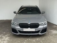 Gebraucht BMW 540 M Sport 333 PS (244 kW) 2021 Berninagrau bernsteineffekt me Kombi
