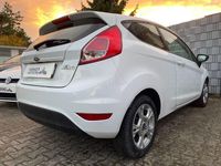 Gebraucht Ford Fiesta 80 PS (58 kW) 2014 Weiß Kleinwagen
