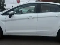 Gebraucht Ford Fiesta Trend 82 PS (60 kW) 2012 Weiß Kleinwagen