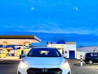 Gebraucht Hyundai i30 99 PS (72 kW) 2013 Weiß Coupé