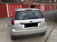 Gebraucht Ford Fiesta 60 PS (44 kW) 2004 Silber Kleinwagen