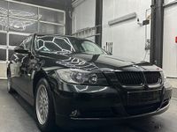 Gebraucht BMW 318 143 PS (105 kW) 2007 Schwarz Limousine