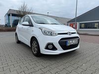 Gebraucht Hyundai i10 Edition 87 PS (63 kW) 2015 Weiß Kleinwagen