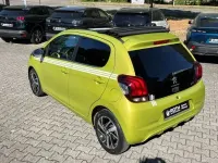 Gebraucht Peugeot 108 Top! Collection 72 PS (52 kW) 2019 Gruen Limousine