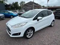 Gebraucht Ford Fiesta Trend 82 PS (60 kW) 2015 Weiß Kleinwagen