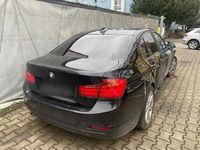 Gebraucht BMW 320 184 PS (135 kW) 2012 Schwarz Limousine