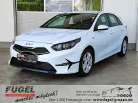 Gebraucht Kia Ceed Play 160 PS (117 kW) 2023 Weiß Kleinwagen