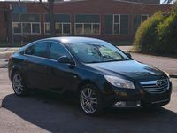 Usado Opel Insignia 160 HP (117 kW) 2011 Preto Sedan