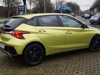 Neu Hyundai i20 Blackline 90 PS (66 kW) 2025 Grün Kleinwagen