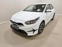 Neu Kia Ceed Play 101 PS (74 kW) 2025 Casa white Kleinwagen