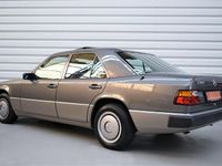 Gebraucht Mercedes 230 132 PS (97 kW) 1992 Braun Limousine