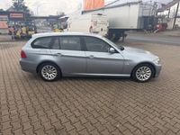 Gebraucht BMW 320 170 PS (125 kW) 2009 Blau Kombi