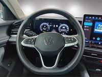 Gebraucht VW Passat Elegance 150 PS (110 kW) 2024 Grün Kombi