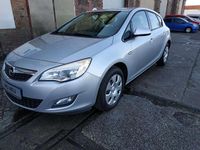 Gebraucht Opel Astra Selection 101 PS (74 kW) 2011 Argon silber Kleinwagen