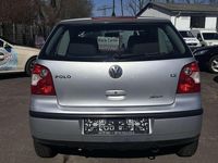 Gebraucht VW Polo 64 PS (47 kW) 2002 Silber metallic Limousine