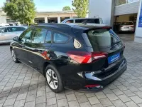 Usado Ford Focus Cool & Connect 120 CV (88 kW) 2022 Negro Berlina