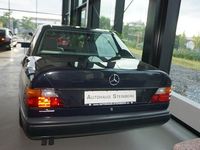 Gebraucht Mercedes E260 160 PS (117 kW) 1987 Blau (metallic) Limousine