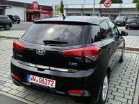 Gebraucht Hyundai i20 Classic 84 PS (61 kW) 2016 Schwarz Kleinwagen