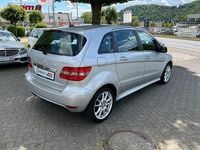 Gebraucht Mercedes B180 116 PS (85 kW) 2011 Silber Van / Kleinbus
