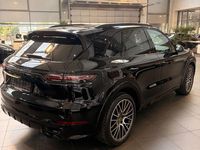 Second-hand Porsche Cayenne Platinum Edition 462 CP (339 kW) 2024 Negru SUV