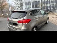 Gebraucht Kia Carens Spirit 136 PS (100 kW) 2014 Silber Van / Kleinbus