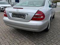 Gebraucht Mercedes E240 177 PS (130 kW) 2002 Silber Limousine