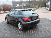 Gebraucht Audi A1 Attraction 86 PS (63 kW) 2012 Brillantschwarz Kleinwagen