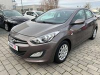 Gebraucht Hyundai i30 Classic 99 PS (72 kW) 2013 Cashmere brown / mic Kleinwagen
