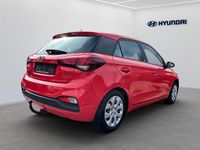 Gebraucht Hyundai i20 Select 75 PS (55 kW) 2019 Rot Kleinwagen