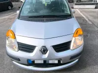 Usado Renault Modus 75 CV (55 kW) 2006 Plateado Monovolumen