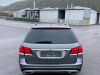 Gebraucht Mercedes E250 204 PS (150 kW) 2015 Grau Kombi